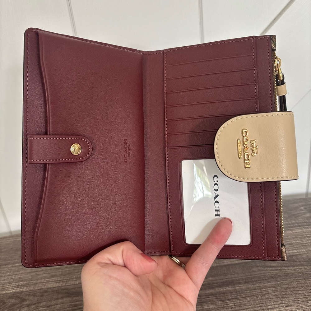 Coach Tech Phone Wallet in Signature Canvas with Evergreen Floral Print - Picture 3 of 11
